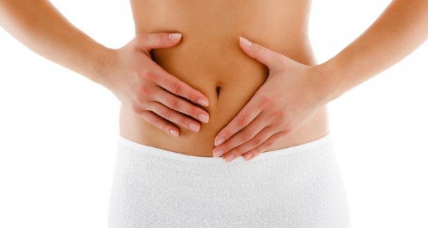 661240-A-dor-abdominal-é-um-dos-sintomas-de-gordura-no-fígad.-Foto-divulgação-620×330