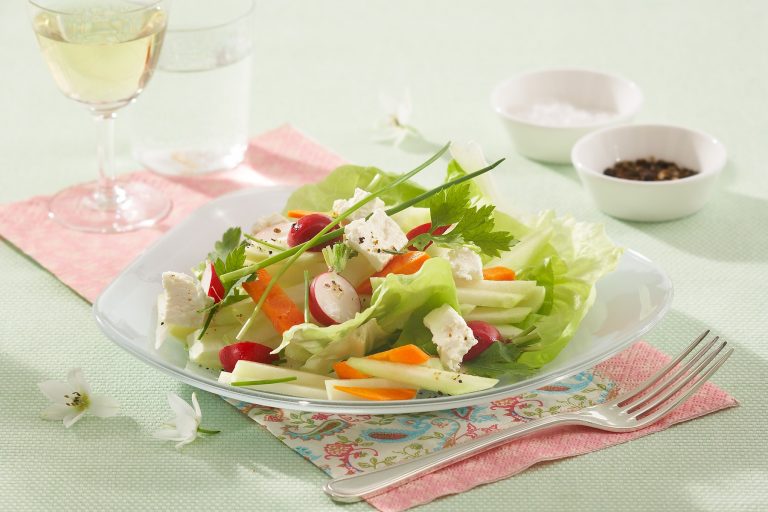 Kohlrabi salad with sheep cheese